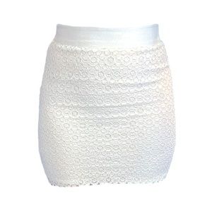 XXI - Ivory  Floral/ Geometrical Crochet Pencil-Mini Skirt (Medium)